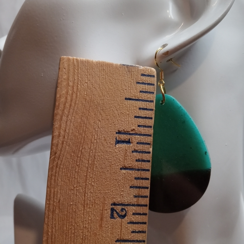 Elegant Green and Black Teardrop Earrings - Picture 3 of 5